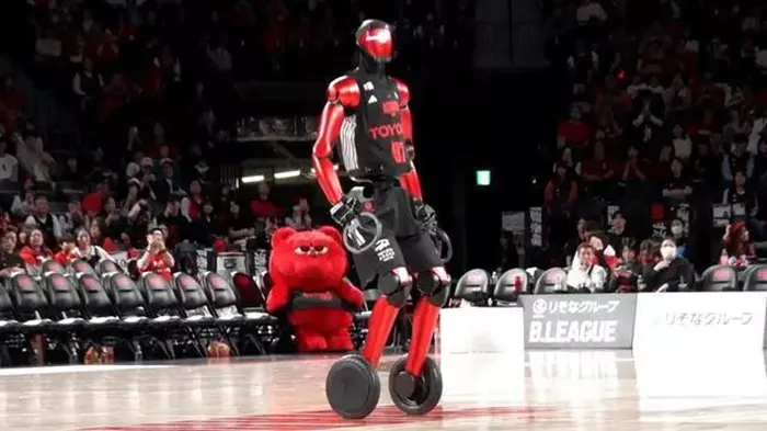 Toyota Debuts CUE7 Basketball Robot with Human-Like Mobility
